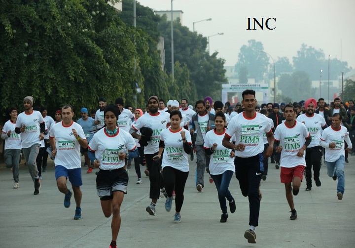 विश्व एड्स दिवस के उपल्क्ष्य में पंजाब इंस्टीच्यूट ऑफ मेडिकल साइंसिज (पिम्स) की ओर से दौड़ करवाई गई